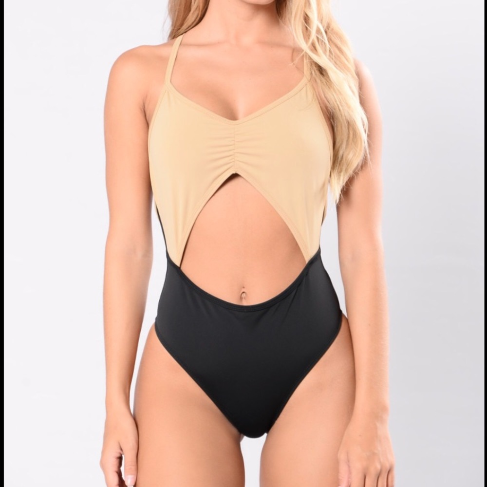 One piece fashion nova bathing suit / new w tags